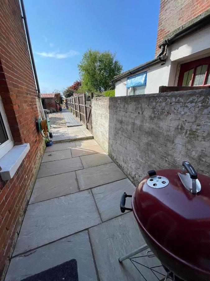Villa Coastal Terrace Dogs Welcome Optional Hot Tub à Sea Palling Extérieur photo